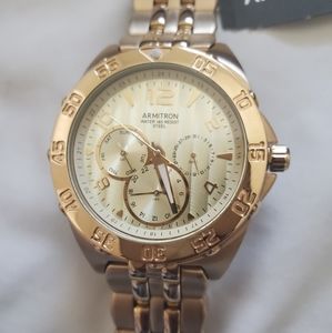 Armitron gold wrist ⌚